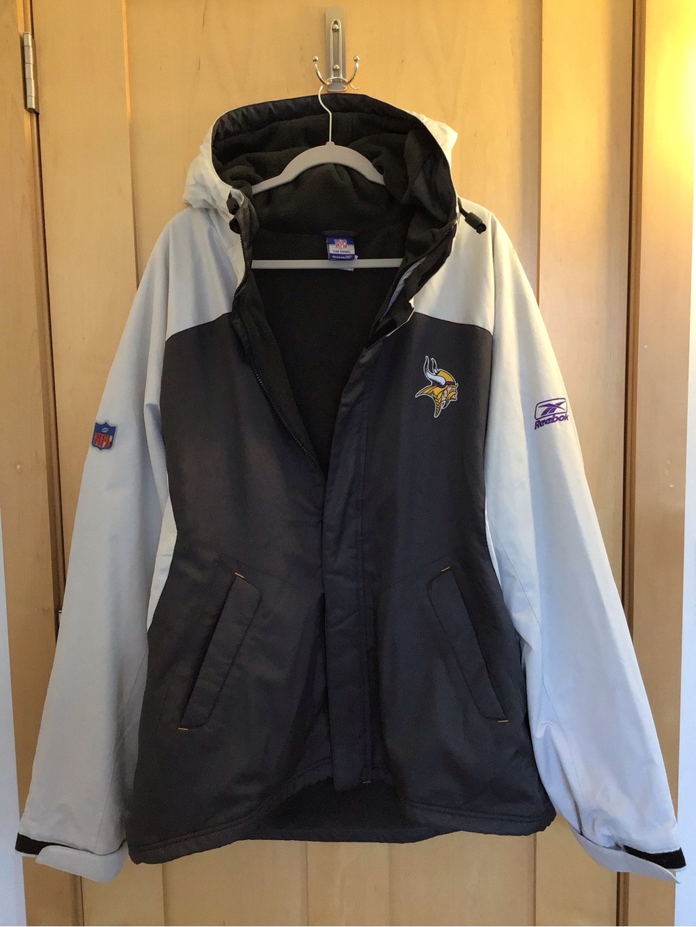 REEBOK NFL Team Apparel Men’s Fleece-Lined Windbreaker Jacket, size XL